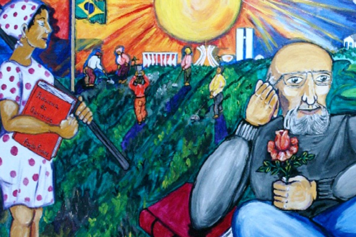 Educador é retratado em painel no Centro de Formação Painel