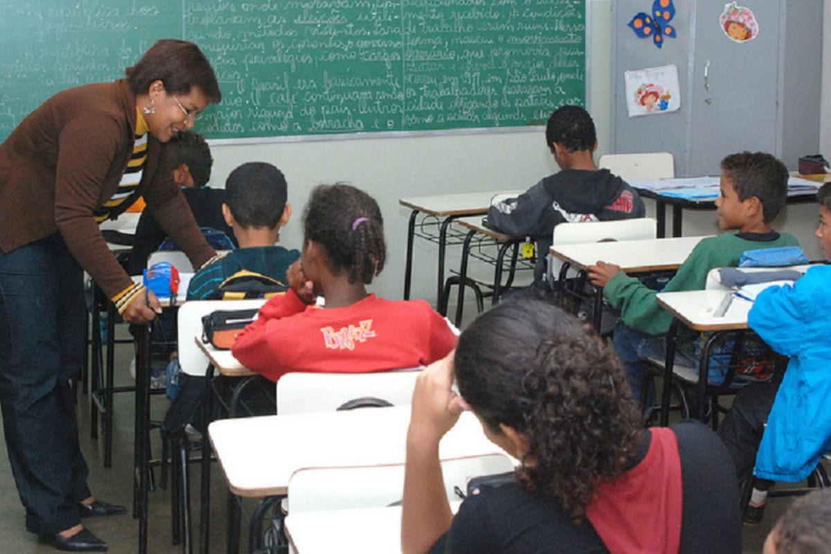 “Aumentar o tempo de trabalho é um crime contra os professores”