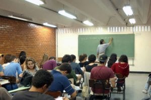 Terceirização na educação e os prejuízos para o ensino