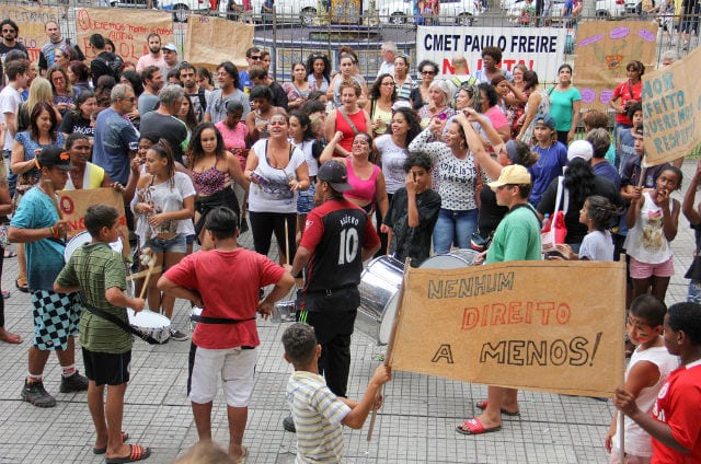 Tecendo a bandeira da esperança