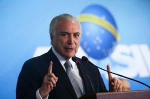 Com educação a distância, Temer quer privatizar ensino médio