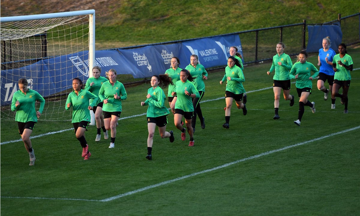 Na Austrália, jogadoras de futebol terão mesmo salário base dos homens