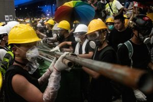 Estados Unidos promovem protestos em Hong Kong, acusa China