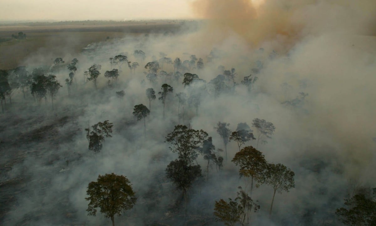 Nuvem de fumaça sobre a Amazônia 