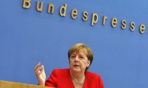 “Sou solidária às mulheres atacadas”, diz Merkel sobre tuítes de Trump