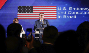 Para agradar Trump, Bolsonaro coloca acordo UE-Mercosul na geladeira