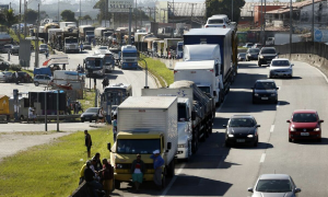 Parte dos líderes dos caminhoneiros abre diálogo com rivais de Bolsonaro