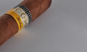 A proibição dos charutos Cohiba e os pinos que faltam a alguns