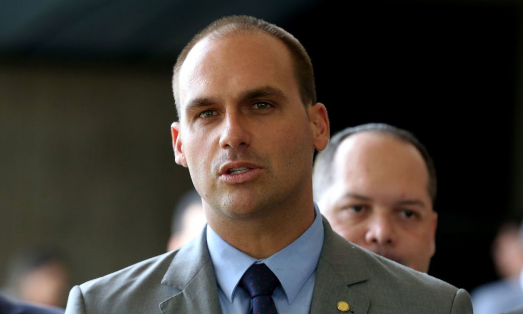 Após encontrar Trump, Eduardo Bolsonaro nega dar coletiva em inglês