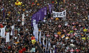 Protestos marcam aniversário do retorno de Hong Kong à China
