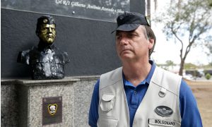 “Pergunta idiota”, diz Bolsonaro sobre uso de helicóptero da FAB