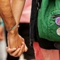 Redes sociais ampliam violência de pessoas próximas a LGBTI+ em favelas, aponta estudo