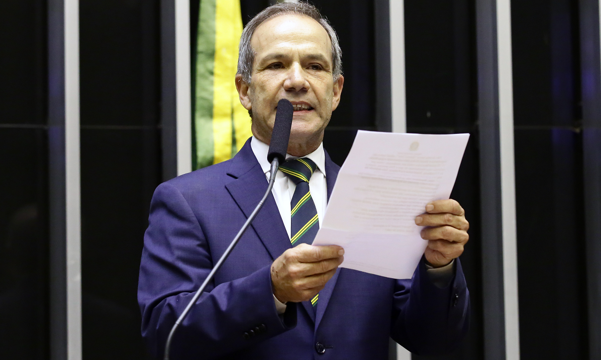 Deputado do PSL propõe acabar com aulas obrigatórias em autoescolas