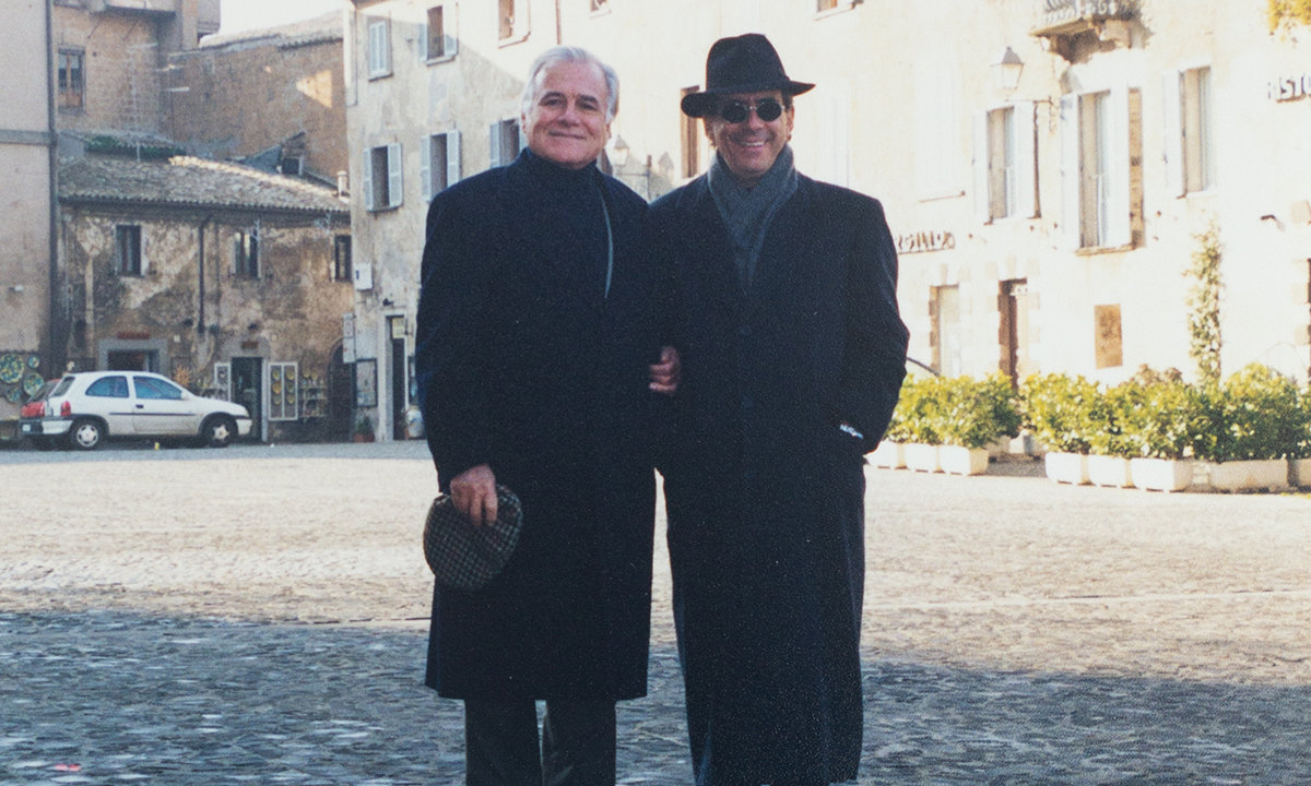 Dezembro de 1998. Paulo e Mino na praça da Catedral de Orvieto/Foto: Arquivo Pessoal 