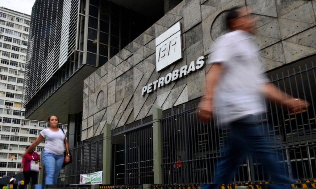 Destruir a Petrobras é destruir a independência. Qual será a escolha do Brasil?
