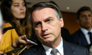 Colocar alguém da UNE em debate antidrogas é ‘piada’, diz Bolsonaro