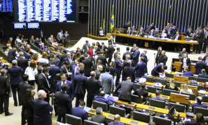 Câmara aprova texto-base da reforma da Previdência com 379 votos