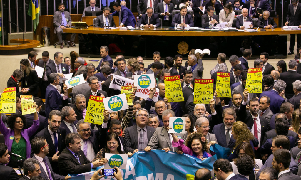 Ao vivo: siga a votação dos destaques da reforma da Previdência