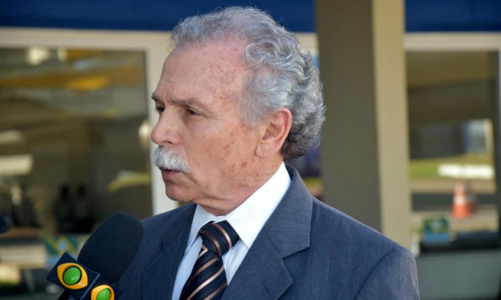 “Como se ele tivesse qualificação para fazer análise de dados”
