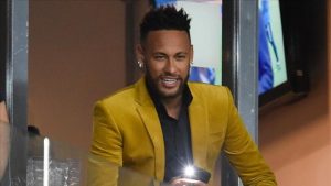 Neymar afirma em julgamento que assinava os documentos solicitados pelo pai