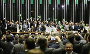 Além de Tabata, outros 18 deputados da oposição votaram pela reforma