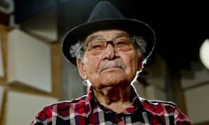 Aos 100 anos, mestre dos Pífanos de Caruaru toca, compõe e conta histórias