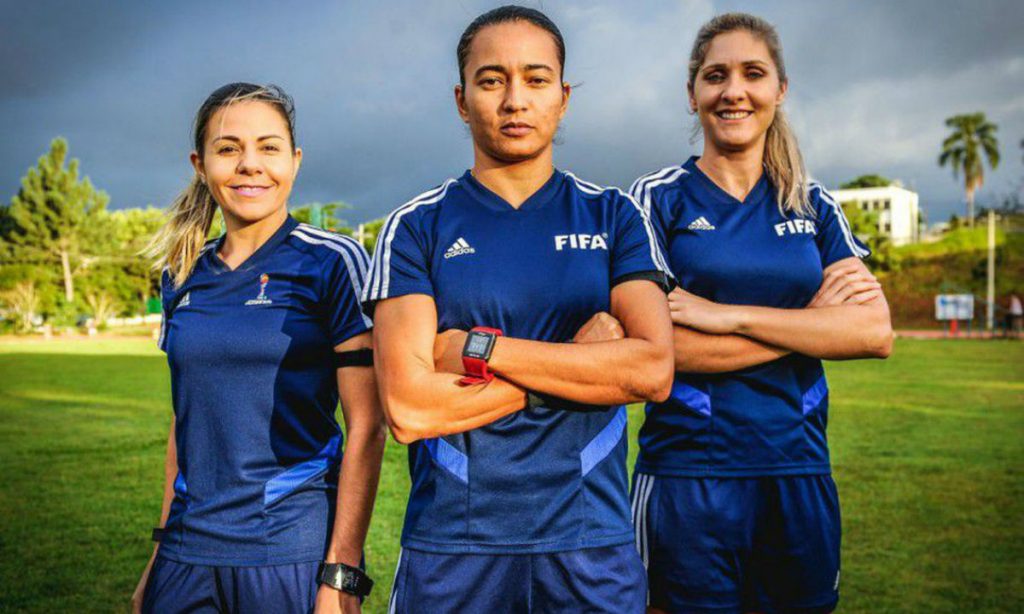Brasileiras apitam semifinal entre Inglaterra e EUA na Copa do Mundo