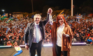 Alberto Fernández e Cristina Kirchner assinam manifesto pró-Lula
