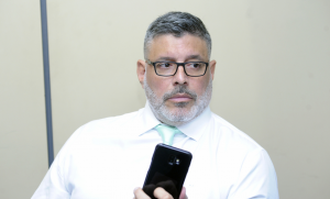 “Fecha a matraca”: Frota acusa Bolsonaro de tentar silenciá-lo sobre Queiroz
