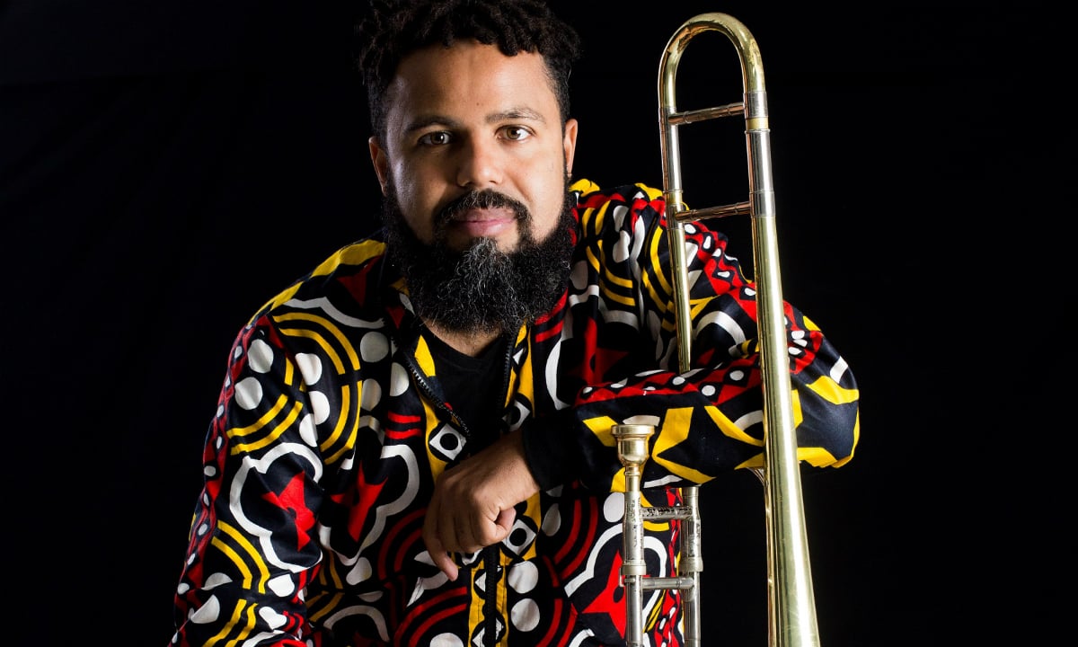 Negro, periférico e cheio de suingue: você precisa conhecer Allan Abbadia