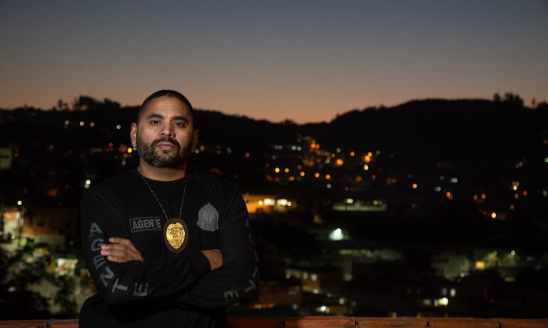 Ameaçado pelo PCC, o agente penitenciário Jota Alves investe do próprio bolso em segurança (Foto: Wanezza Soares)