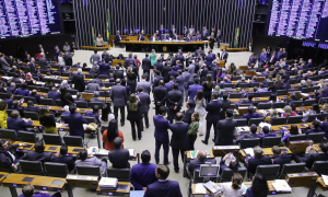 Câmara rejeita todas as alterações e conclui 2º turno da Previdência