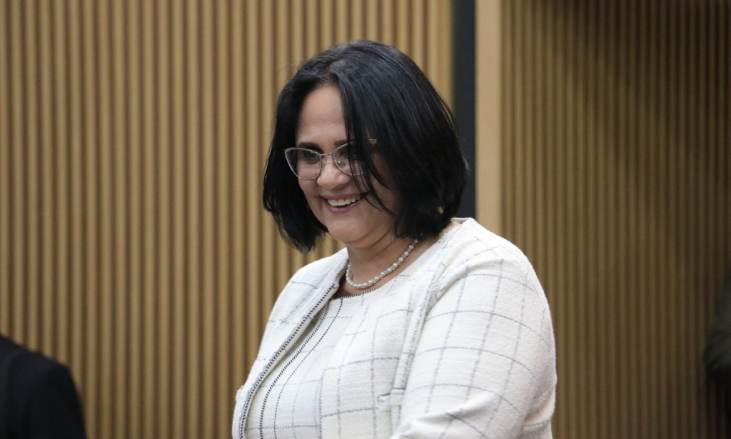DF: Damares contraria Bolsonaro, fecha chapa com Ibaneis e afasta Arruda e Flávia