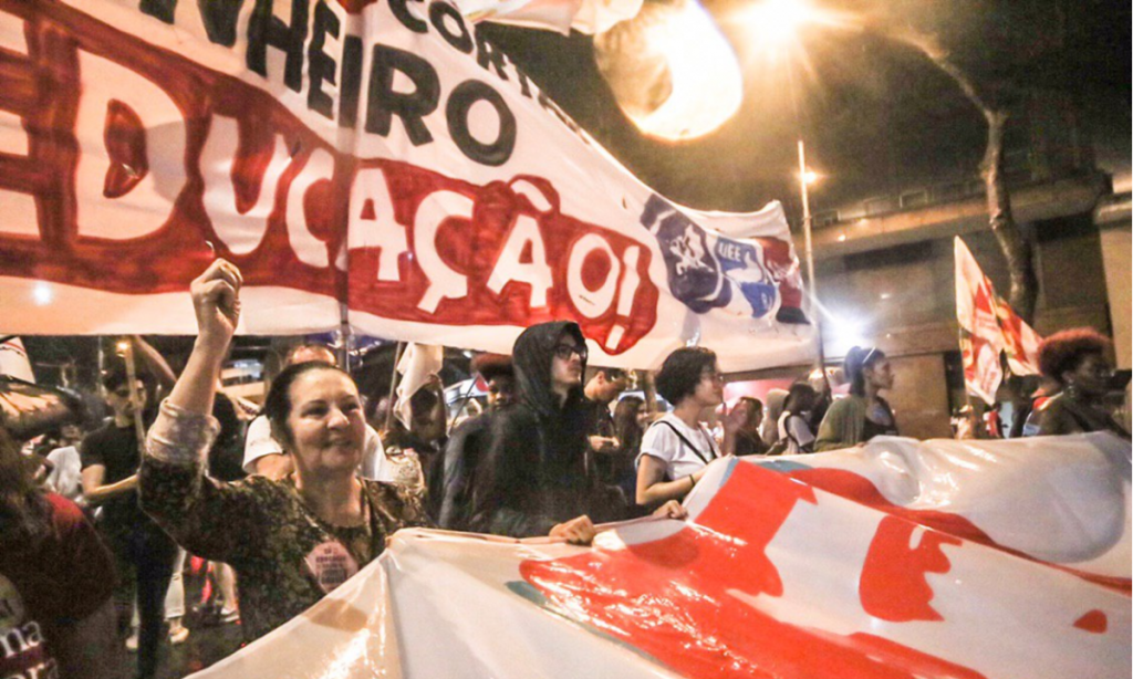 Acompanhe em tempo real os atos em defesa da Educação pelo País