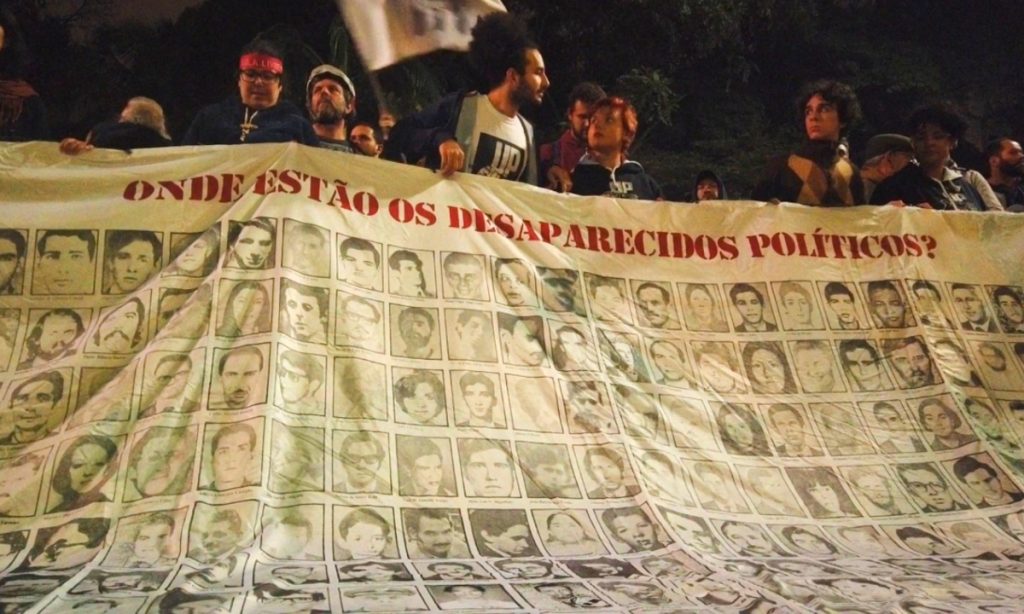 'Ditadura nunca mais' é tema de protesto contra falas de Bolsonaro
