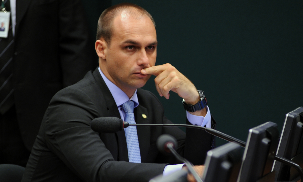 Indicação de Eduardo à embaixada tem rejeição de 72%, diz pesquisa