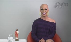 Vai ter drag queen dando aula de espiritismo sim!