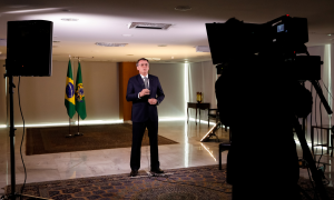 Reprovação de Bolsonaro salta de 28% para 53%, diz pesquisa CNT/MDA