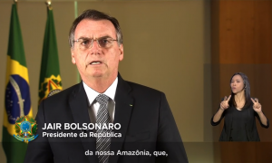 Em meio a panelaço, Bolsonaro muda o tom e pede 'diálogo'