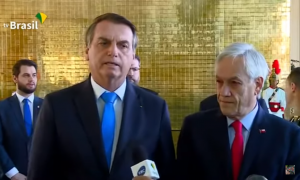 “Macron é de esquerda e eu sou de centro-direita”, diz Bolsonaro
