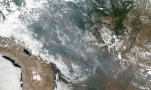 NASA divulga imagens de queimadas vistas do espaço e cita dados do Inpe