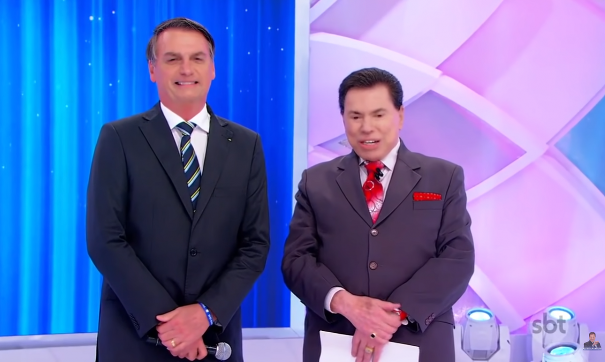 Em maio, o empresário Silvio Santos recebeu o presidente Jair Bolsonaro (PSL) no seu programa de TV. (Foto: Reprodução)