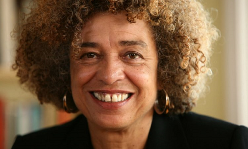 Angela Davis, ícone do feminismo negro, vem ao Brasil em outubro