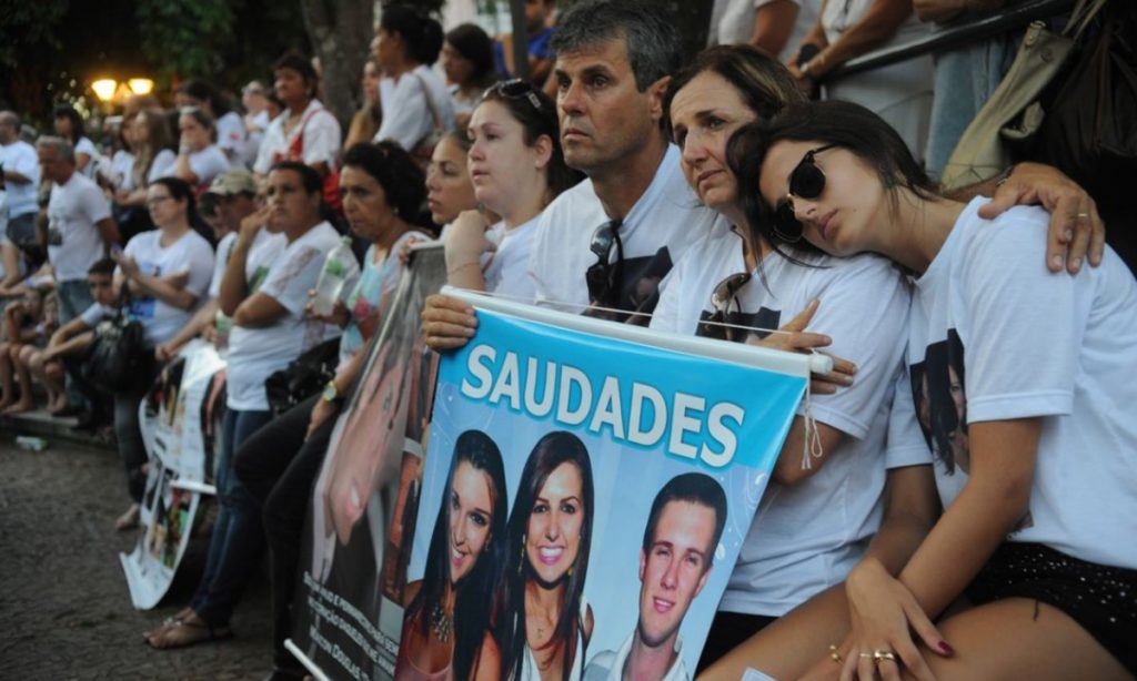 6 anos depois, parentes de vítimas da boate Kiss aguardam julgamento