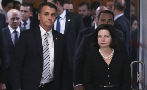 Em seu último dia, Dodge contesta no STF bandeiras defendidas por Bolsonaro