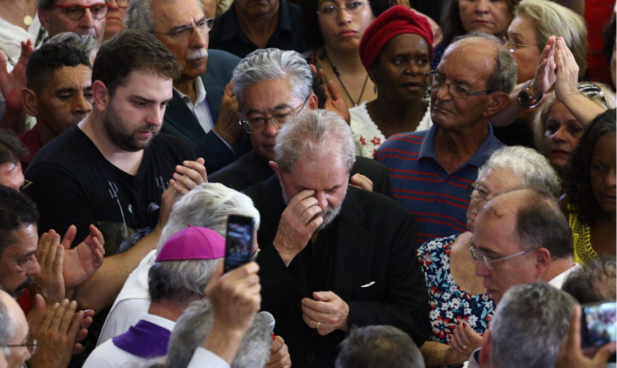 Lula pede anulação de processo por ironias com morte de dona Marisa