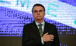 Bolsonaro culpa “ONGs que perderam grana” por incêndio na Amazônia