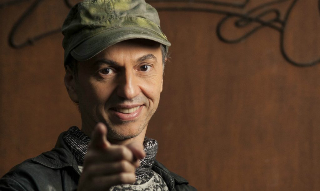 ‘Apoie Lula e vire herói’: Zeca Baleiro dedica música a Ciro e pede desistência; ouça