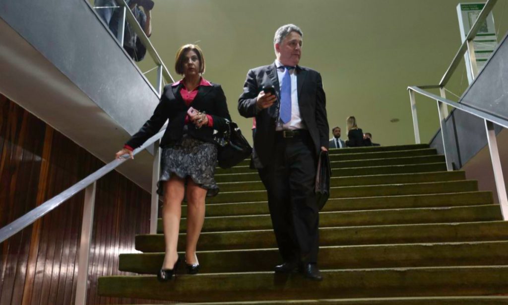 Justiça revoga prisão de ex-governadores do RJ Rosinha e Garotinho