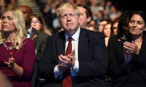 Boris Johnson é acusado de assédio em pleno congresso sobre o Brexit
